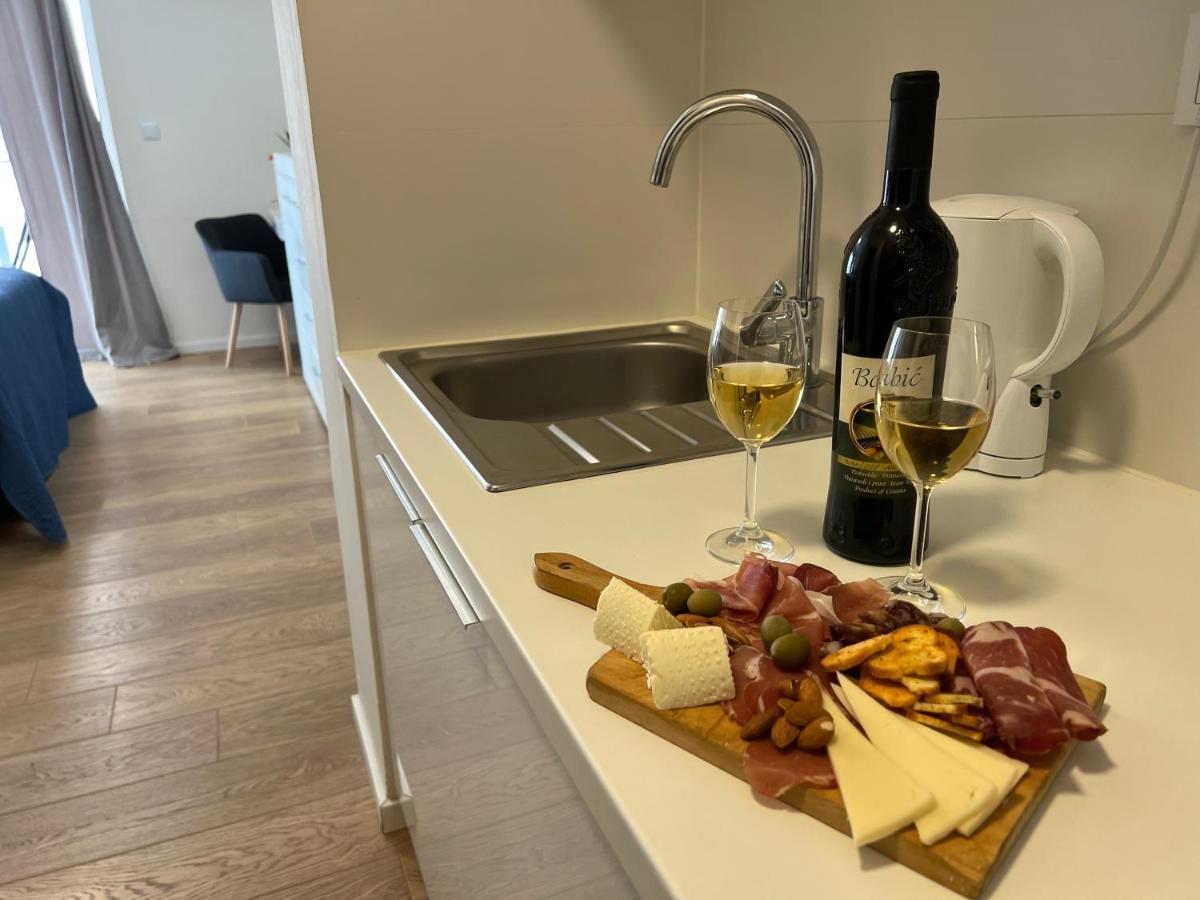 Studio Apartment Marina Mel Novi Vinodolski Buitenkant foto
