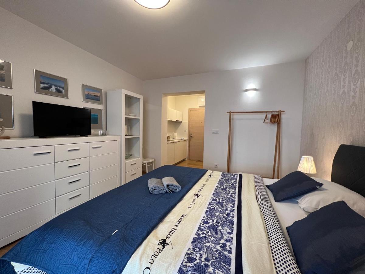 Studio Apartment Marina Mel Novi Vinodolski Buitenkant foto